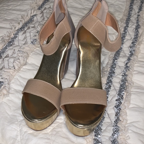 Gold and Tan Wedges Zipper Back - Picture 5 of 7